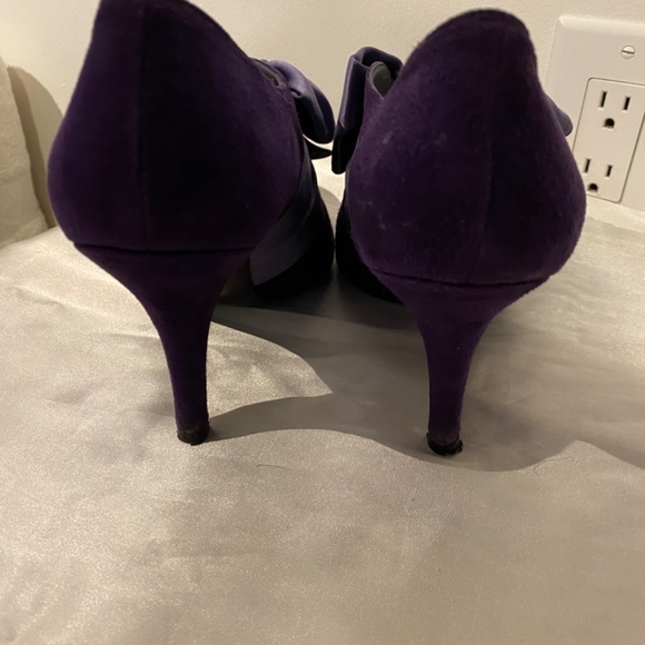 Stuart Weizmann Bouffant Purple Suede Heel - Picture 4 of 5
